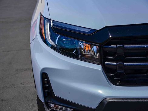 Used 2024 Honda Ridgeline Sport image 12