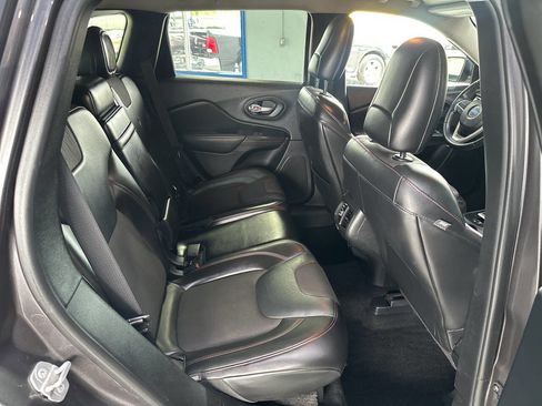 Used 2016 Jeep Cherokee Trailhawk image 21