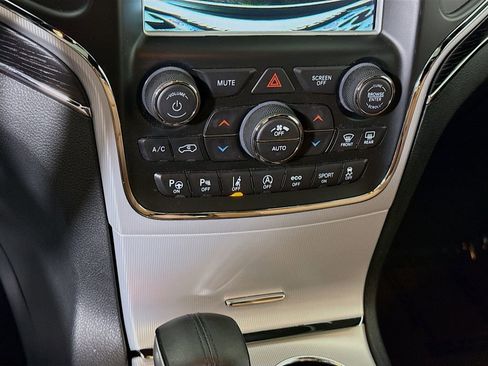 Used 2018 Jeep Grand Cherokee Summit AWD/4WD image 10