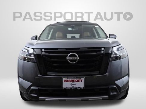 Certified 2024 Nissan Pathfinder Platinum w/ Black Appearance Package AWD/4WD image 5