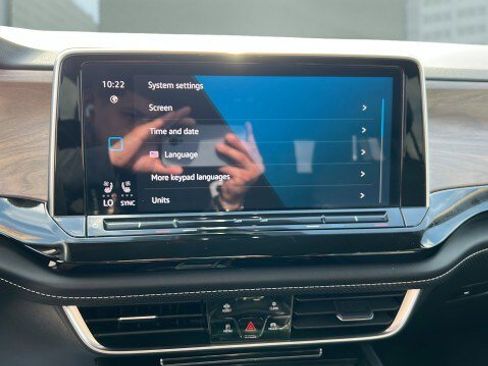 Used 2025 Volkswagen Atlas SE image 25