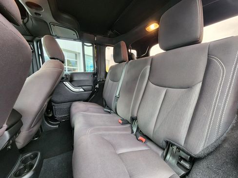 Used 2015 Jeep Wrangler Unlimited Sahara w/ Connectivity Group image 32