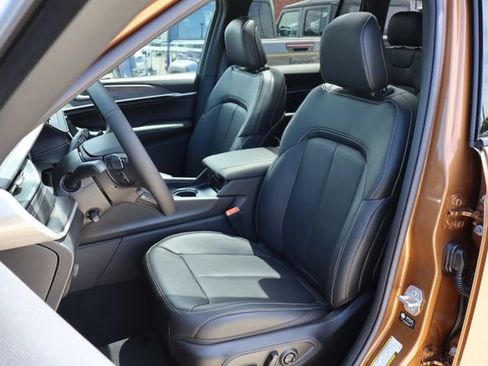 New 2026 Jeep Grand Cherokee Limited AWD/4WD image 16