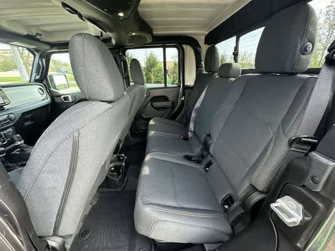 Used 2025 Jeep Gladiator Sport AWD/4WD image 19
