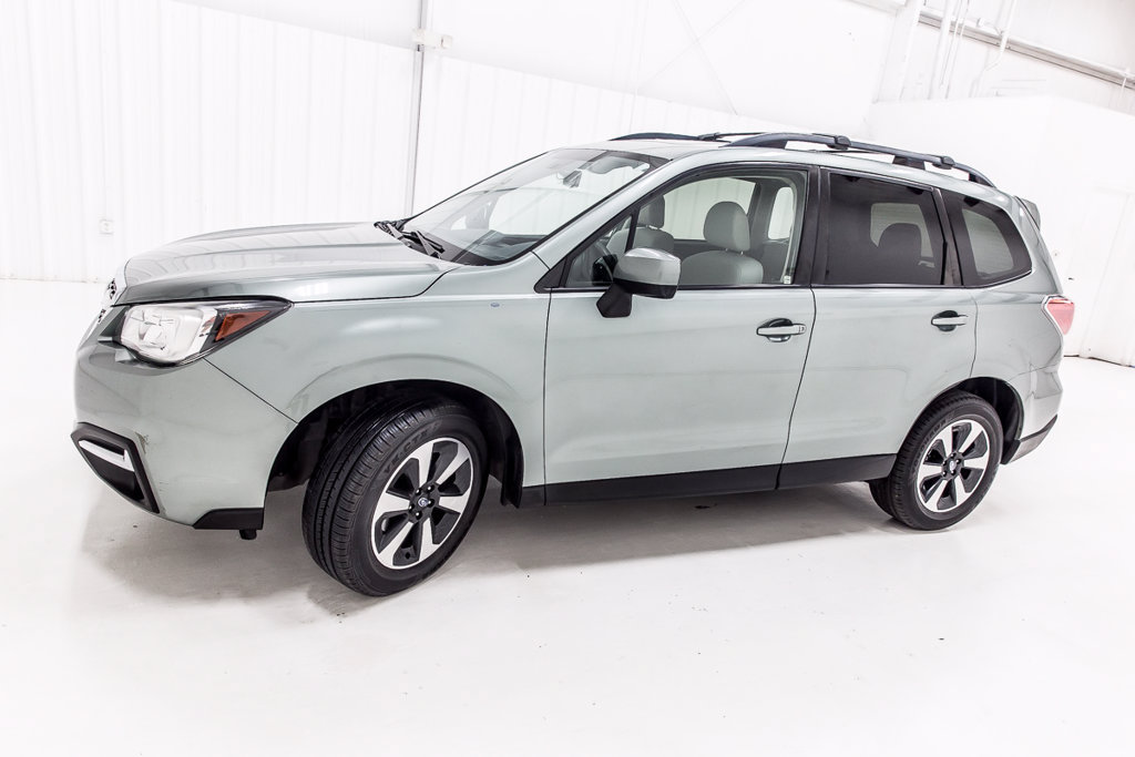 Used 2017 Subaru Forester 2.5i Premium AWD/4WD image 3