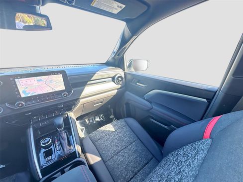 Used 2025 Chevrolet Colorado Z71 w/ Midnight Edition image 22