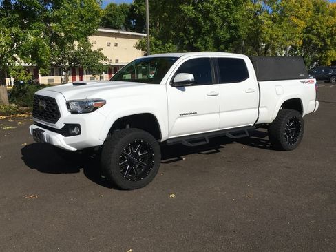 Used 2021 Toyota Tacoma TRD Sport w/ TRD Premium Sport Package AWD/4WD image 1