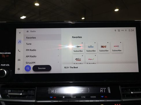 Used 2025 Toyota Sienna XLE image 12