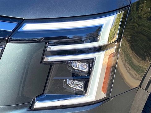 Used 2025 Nissan Armada Platinum image 5