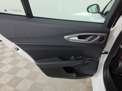 Used 2025 Alfa Romeo Giulia w/ Veloce Package Rwd image 39
