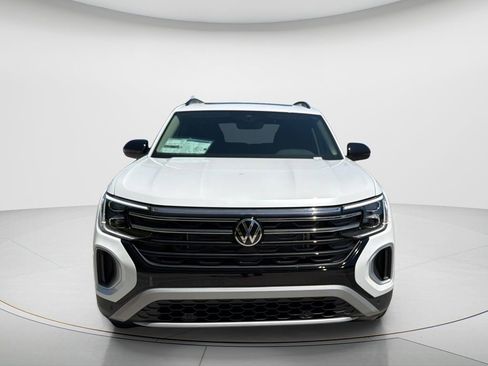 New 2026 Volkswagen Atlas Peak Edition AWD/4WD image 2