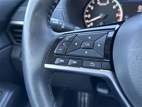 Used 2019 Nissan Altima 2.5 SV image 18