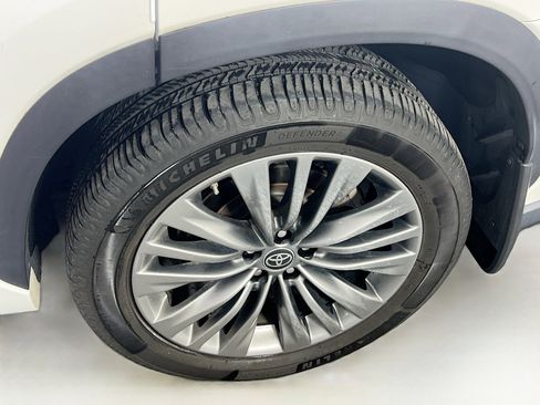 Used 2021 Toyota Highlander Platinum image 33