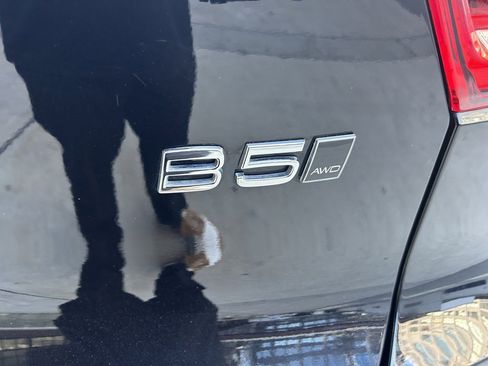 Certified 2025 Volvo XC40 B5 Plus image 14