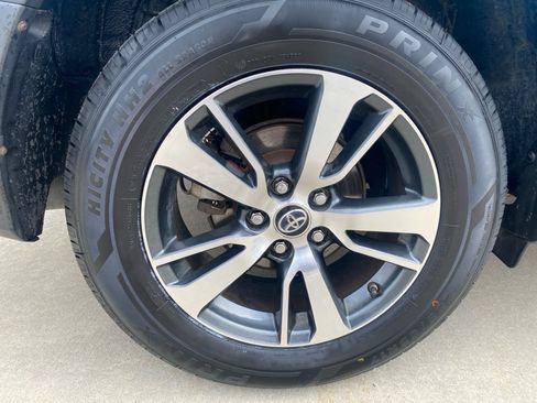 Used 2018 Toyota RAV4 XLE AWD/4WD image 27