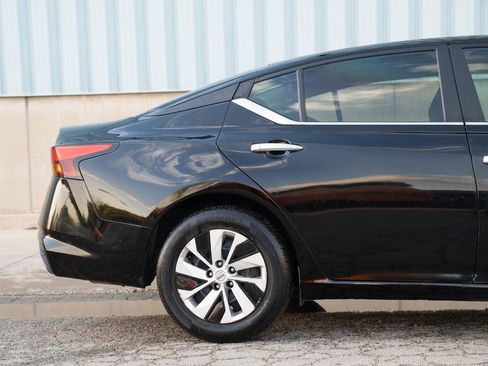 Used 2019 Nissan Altima 2.5 S FWD image 11