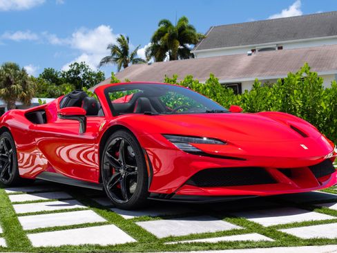 Used 2025 Ferrari SF90 Spider AWD/4WD image 4