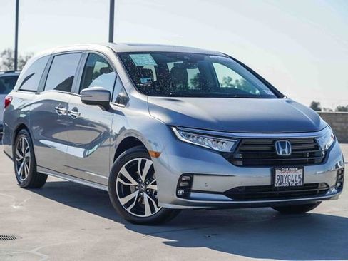 Certified 2023 Honda Odyssey Touring image 2