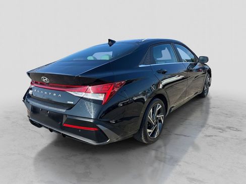 Used 2024 Hyundai Elantra Limited image 5