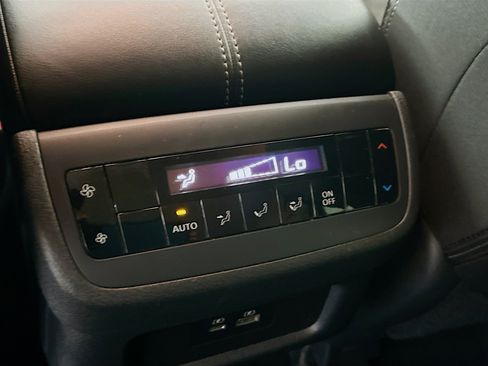 Used 2025 Nissan Pathfinder SV image 26