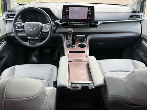 Used 2024 Toyota Sienna XLE image 10
