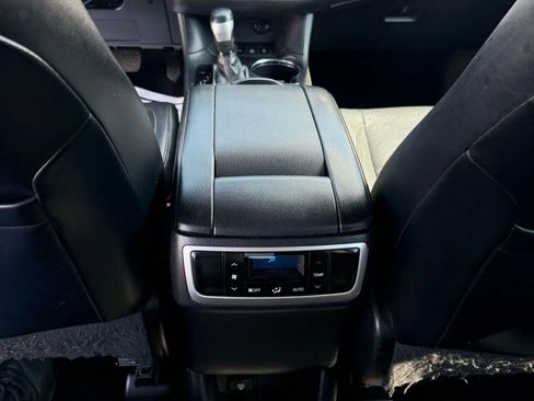 Used 2015 Toyota Highlander Limited AWD/4WD image 21
