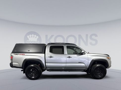 Used 2022 Toyota Tacoma TRD Off-Road AWD/4WD image 8