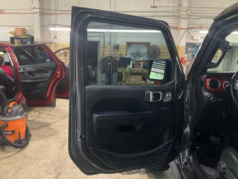 Used 2018 Jeep Wrangler Unlimited Rubicon AWD/4WD image 30
