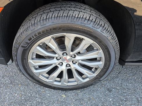 Used 2021 GMC Yukon Denali w/ Denali Premium Package image 56