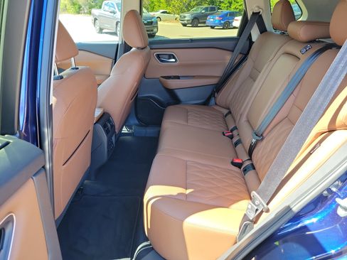 Used 2024 Nissan Rogue Platinum w/ Platinum Premium Package image 9