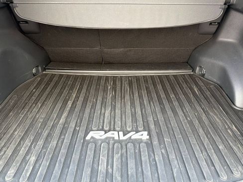 Used 2020 Toyota RAV4 XLE w/ Convenience Package AWD/4WD image 17