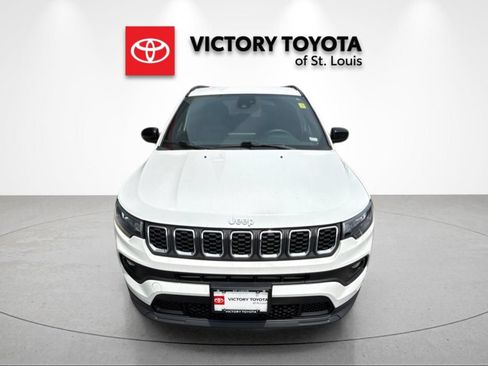 Used 2024 Jeep Compass Latitude AWD/4WD image 8