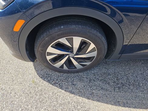 Used 2023 Volkswagen ID.4 Pro AWD/4WD image 3