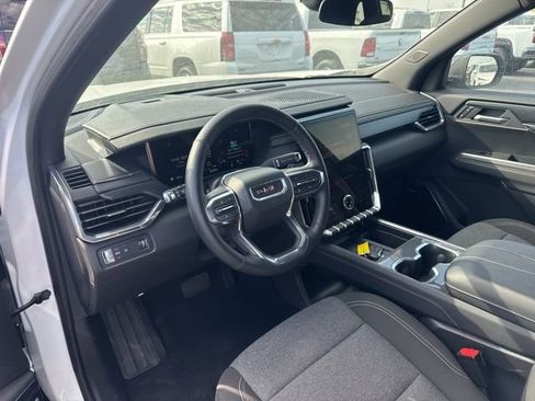 Used 2025 GMC Acadia Elevation image 11