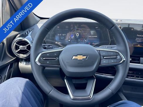 New 2026 Chevrolet Equinox LT w/ Convenience Package II FWD image 14