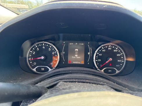 Used 2016 Jeep Renegade Latitude image 6