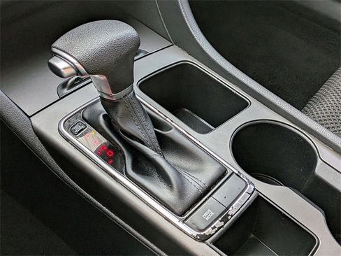 Used 2020 Kia Optima LX image 26