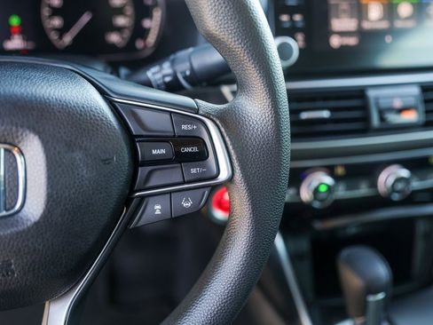 Used 2018 Honda Accord EX image 13