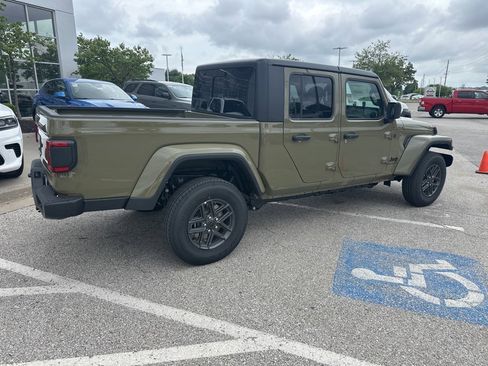 New 2025 Jeep Gladiator Sport image 29