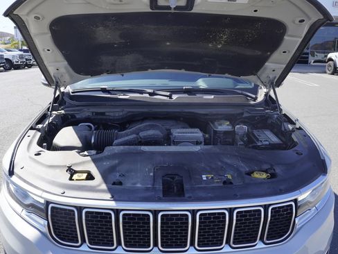 Used 2022 Jeep Wagoneer Series II RWD image 5