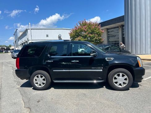 Used 2007 Cadillac Escalade AWD w/ Information Package image 3