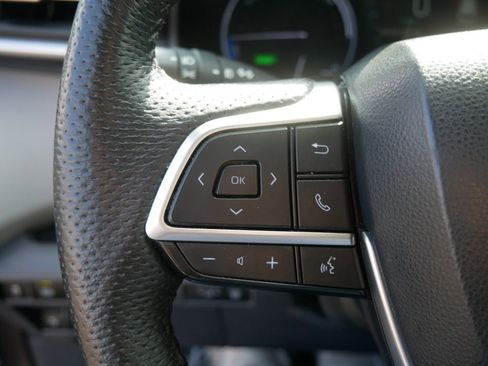 Used 2023 Toyota Sienna Limited image 25