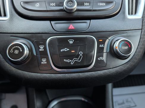 Used 2018 Chevrolet Malibu LT image 15