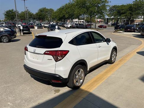 Used 2017 Honda HR-V EX image 3