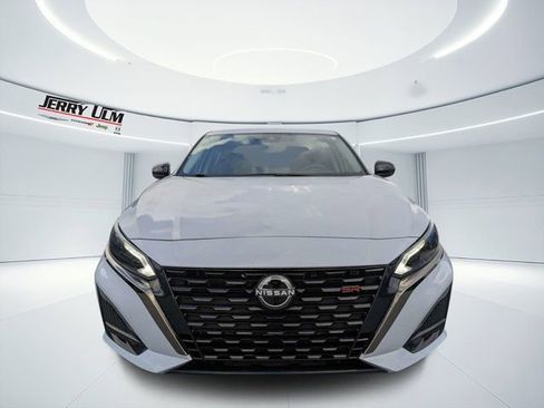 Used 2024 Nissan Altima 2.5 SR w/ SR Premium Package FWD image 8
