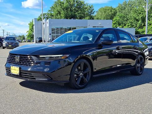 Used 2023 Honda Accord Sport image 3