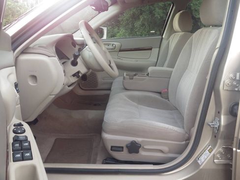 Used 2005 Chevrolet Impala w/ Preferred Equipment Group FWD image 10