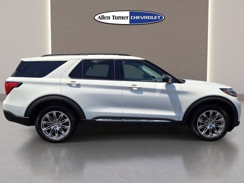Used 2025 Ford Explorer Active w/ Active Comfort Package AWD/4WD image 5