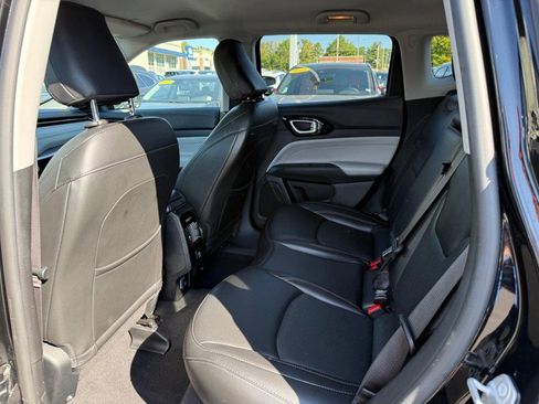 Used 2022 Jeep Compass Limited image 12