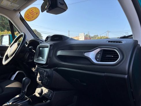 Used 2020 Jeep Renegade Latitude w/ Cold Weather Group AWD/4WD image 26